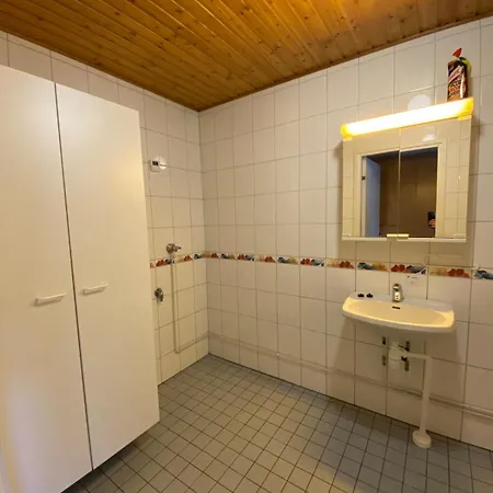 Yksioe Autopaikalla, Niinivaara